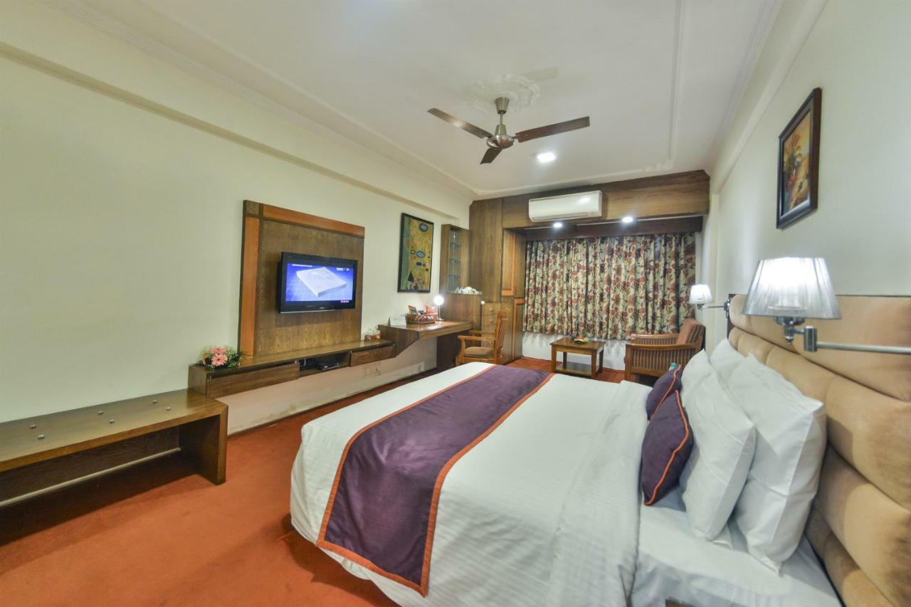 Batra Hotels And Residences Srīnagar エクステリア 写真
